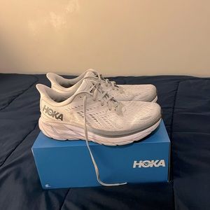 New Men’s Hokas Clifton 8